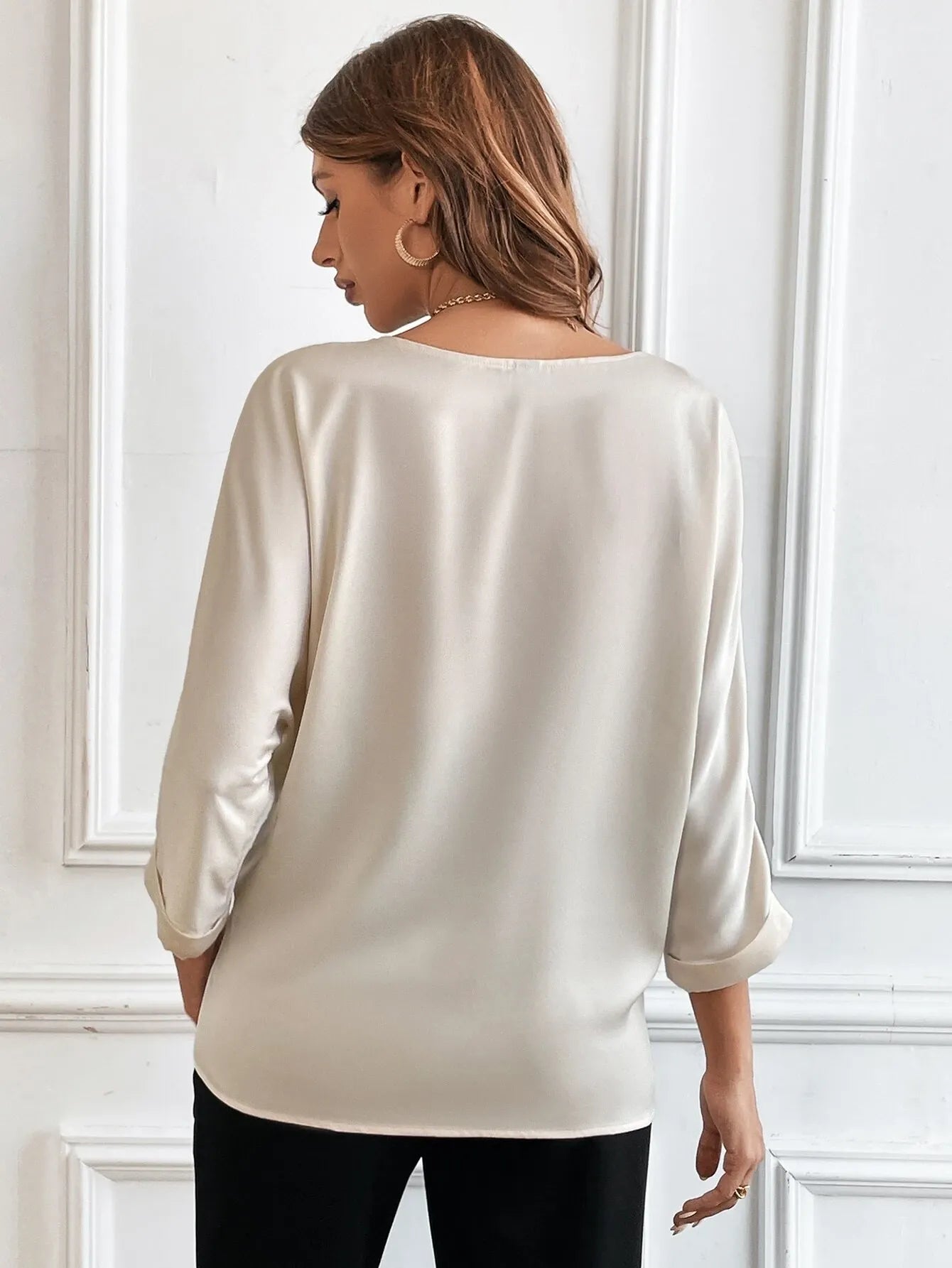 Blusa Minimalista Manga 3/4 com Decote em V - Munique