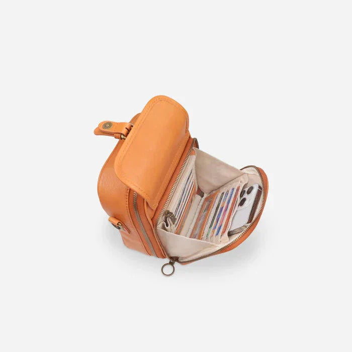 Bolsa Transversal Compacta Feminina com Detalhe de Fivela