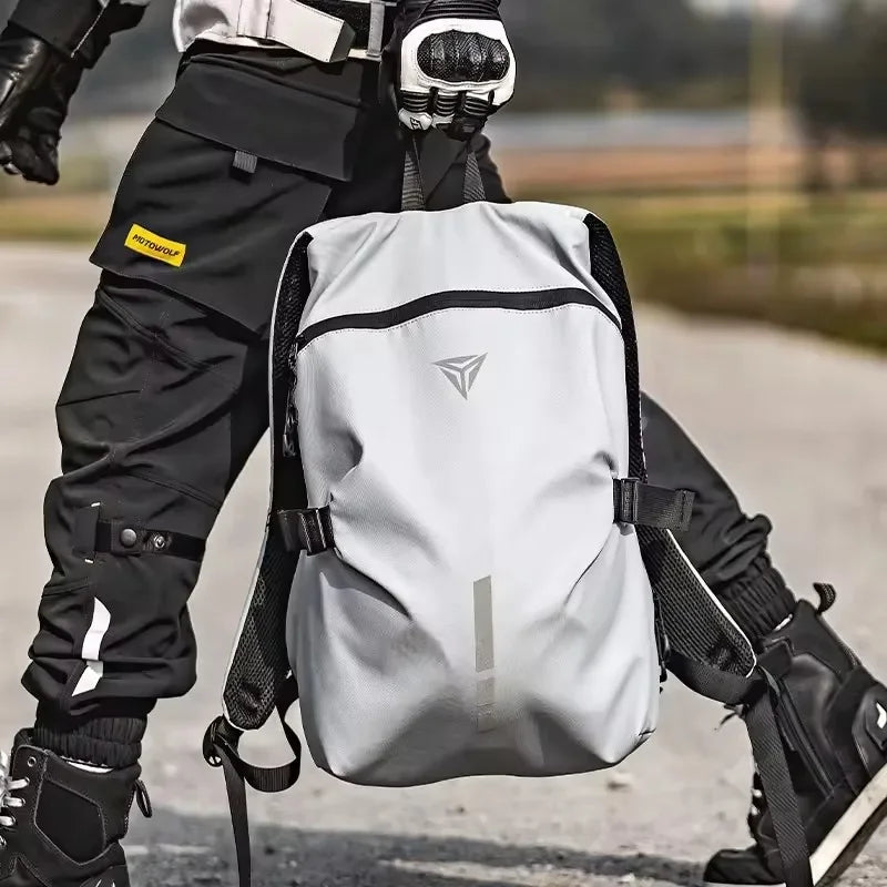 Mochila para Motociclista com Grande Capacidade para Capacete — Impermeável, Refletiva e Ideal para Viagens
