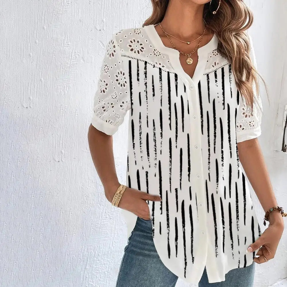 Blusa Social Feminina com Bordado Vazado e Estampa Floral