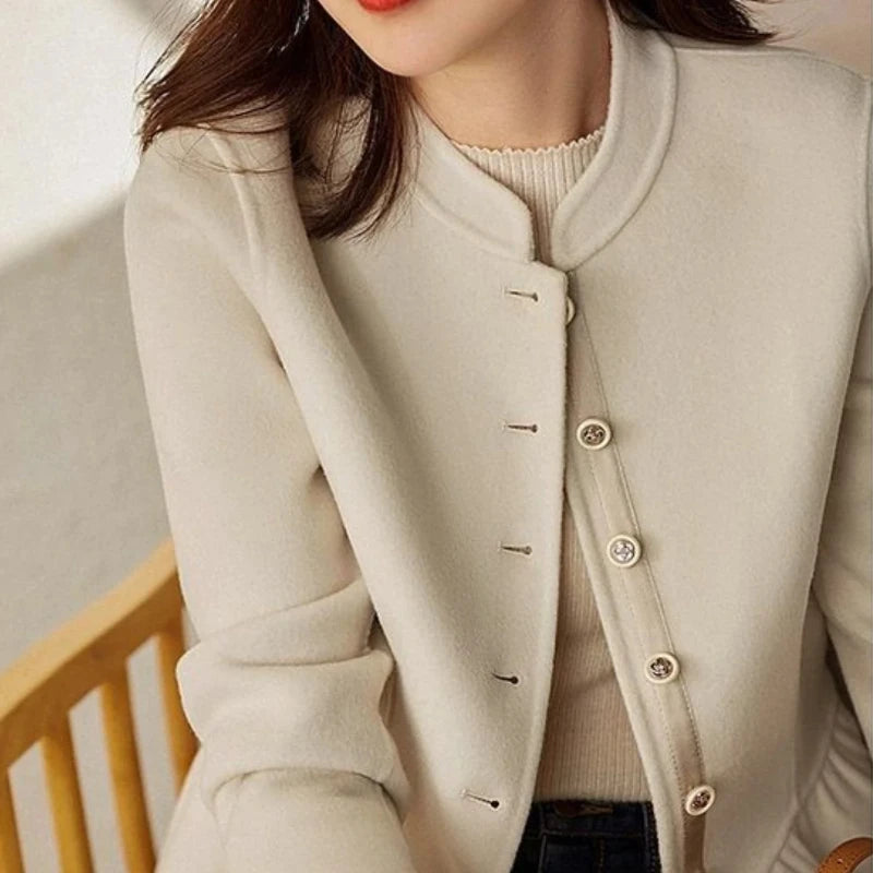 Casaco Feminino Elegance em Lã - Sofisticação e conforto para o frio