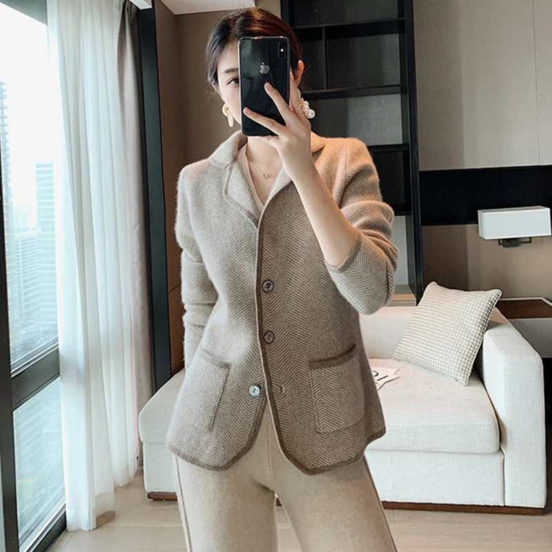 Casaco Feminino Elegante com Bolsos – Estilo e Conforto no Inverno