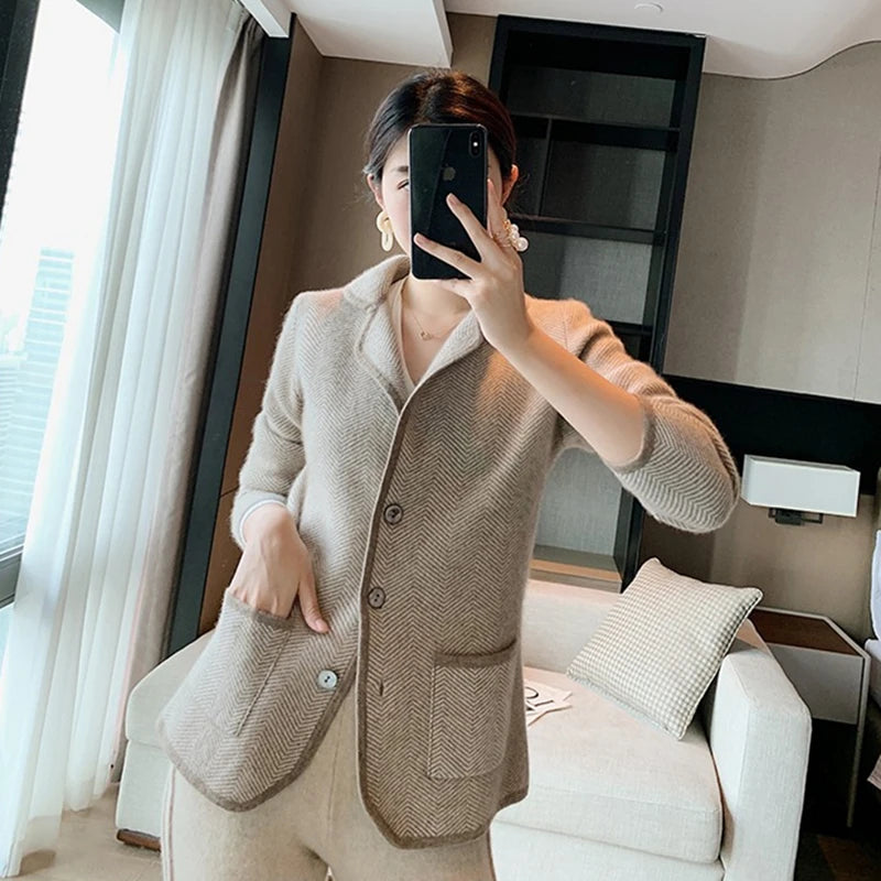 Casaco Feminino Elegante com Bolsos – Estilo e Conforto no Inverno