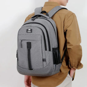 Mochila Escolar com Múltiplos Bolsos, Alças Ajustáveis e Fechamento em Zíper