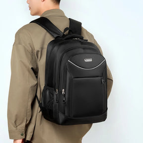Mochila de Viagem com Alças Acolchoadas, Bolsos Laterais em Malha e Design Esportivo para Uso Diário