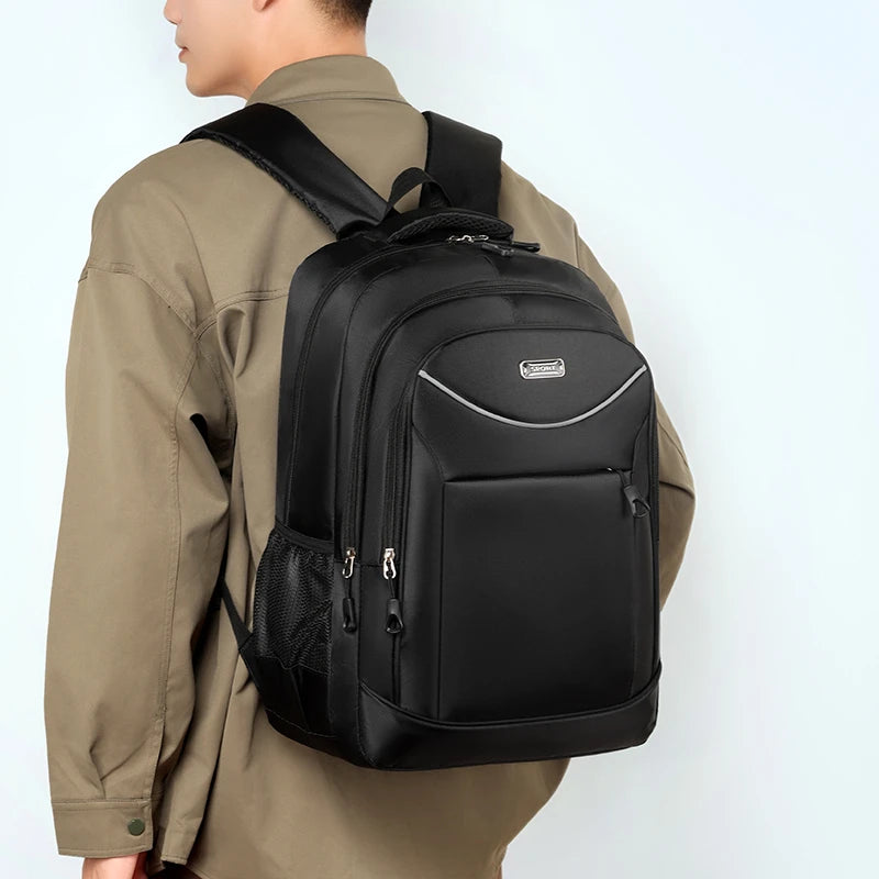 Mochila de Viagem com Alças Acolchoadas, Bolsos Laterais em Malha e Design Esportivo para Uso Diário