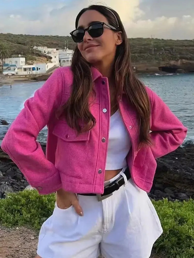 Jaqueta Feminina Elegante com Botões e Bolsos Frontais — Modelo Casual de Manga Longa