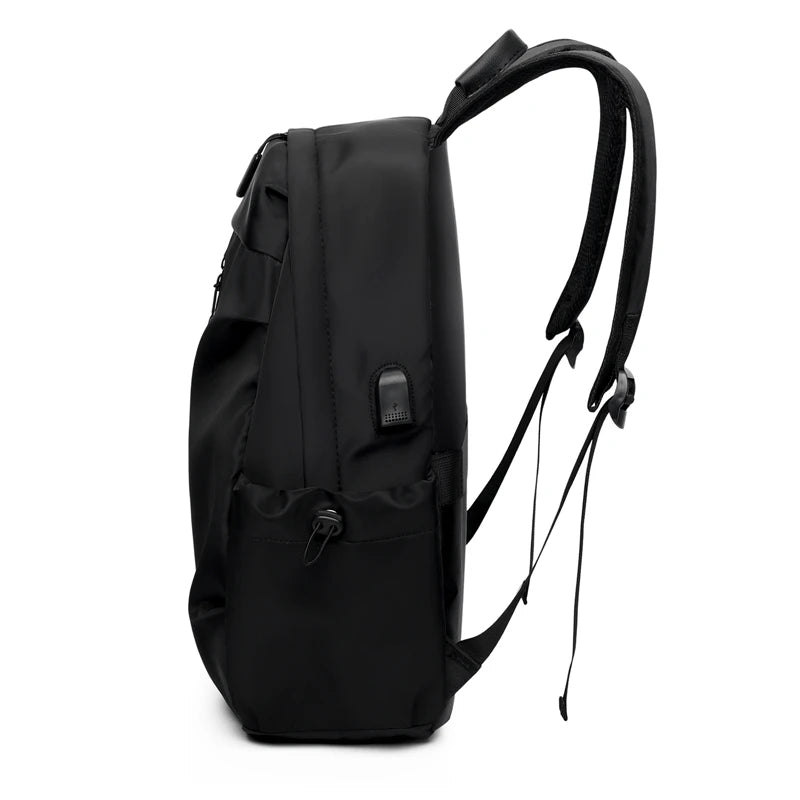 Mochila Unissex Esportiva e Casual 14” de Grande Capacidade com Pingente Decorativo