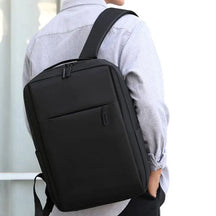 Mochila Masculina de Uso Versátil com Porta USB Recarregável e Material Impermeável para Escola e Negócios