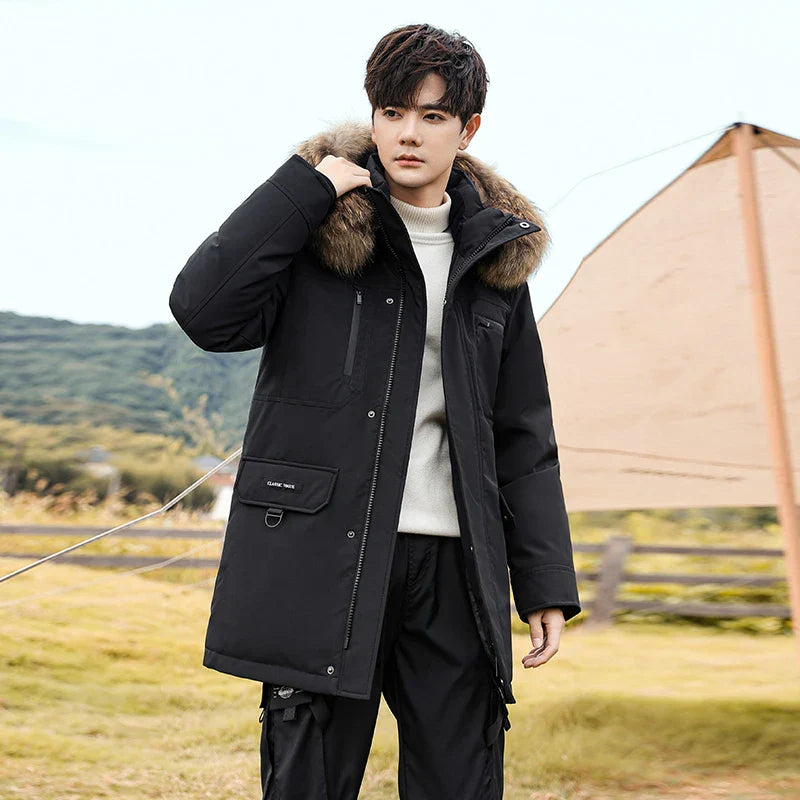 Jaqueta Masculina Longa com Capuz Peluciado – (Promoção de Inverno 2026)